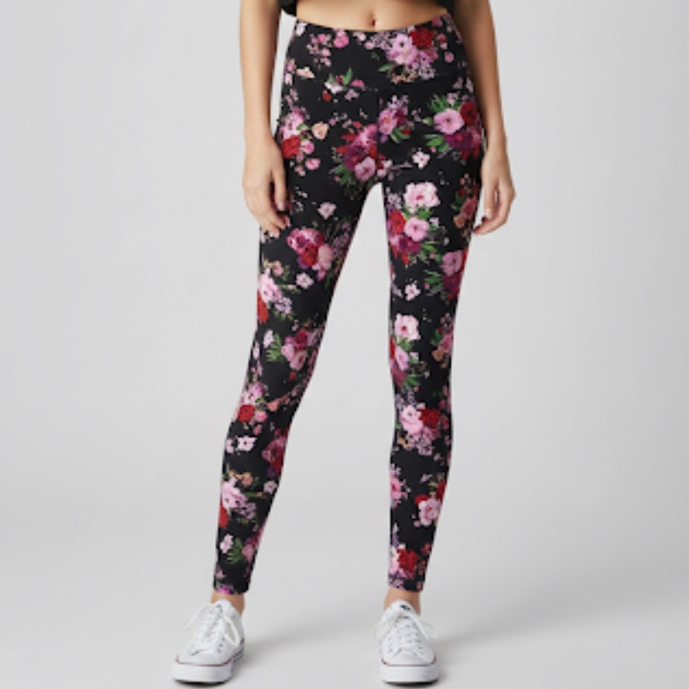 Victoria’s Secret “On Point Flow” Floral Leggings Size M Long Black Multi